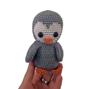 Gehaakte pinguïn donkergrijs