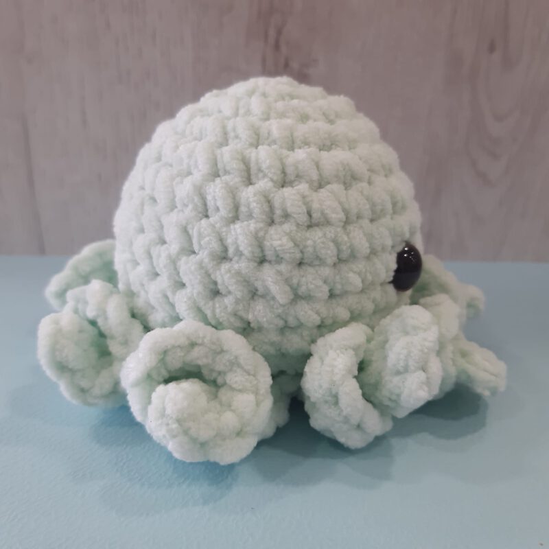 Gehaakte oktopus van chenillegaren