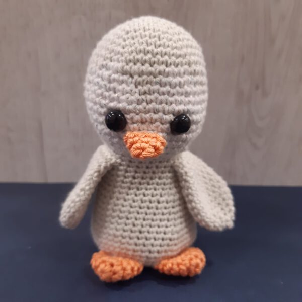 gehaakte pinguin lichtgrijs katoen 12 cm handgemaakt