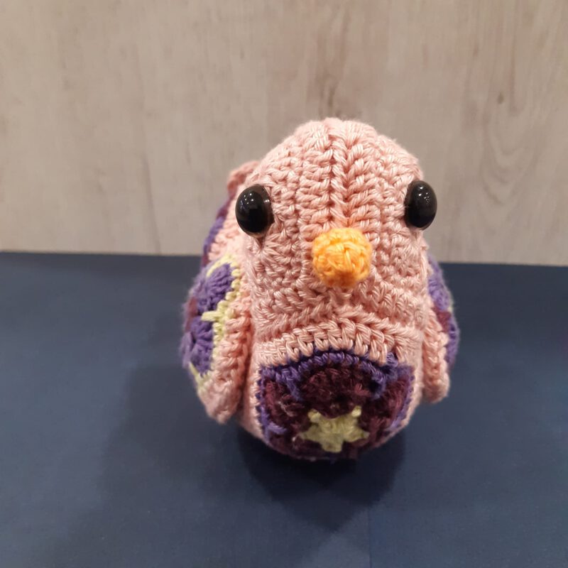 Gehaakt vogeltje met African Flower