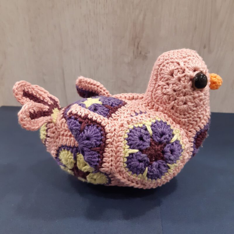 Gehaakt vogeltje met African Flower