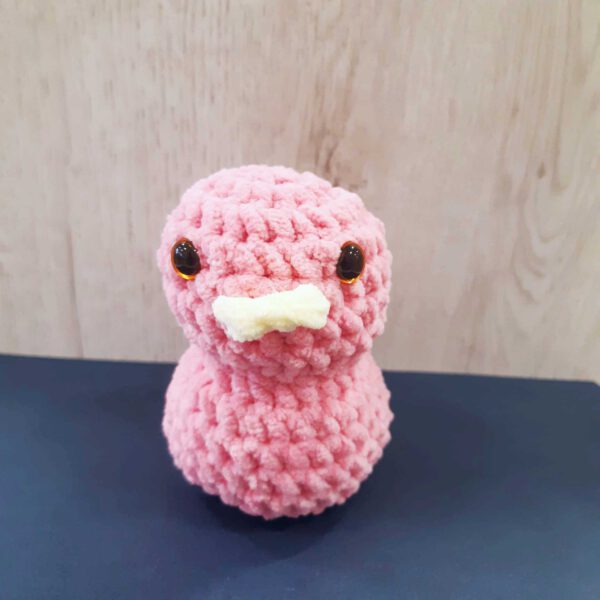 gehaakte eend mini knuffel 7 cm verschillende kleuren gehaakte eend mini knuffel 7 cm verschillende kleuren