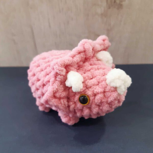 Triceratops roze gehaakte triceratops