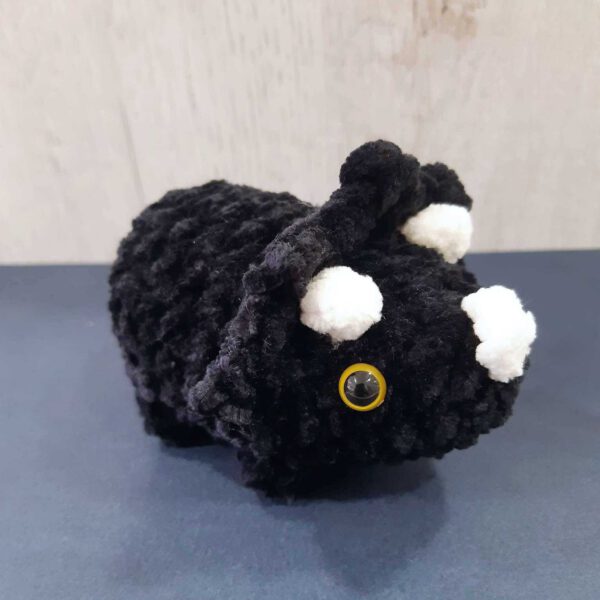 Triceratops zwart gehaakte triceratops